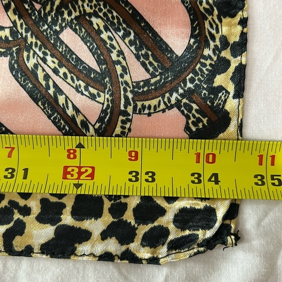 2233- Women’s Pink Leopard Chain Print Scarf 100% Polyester NWT - Picture 7 of 7